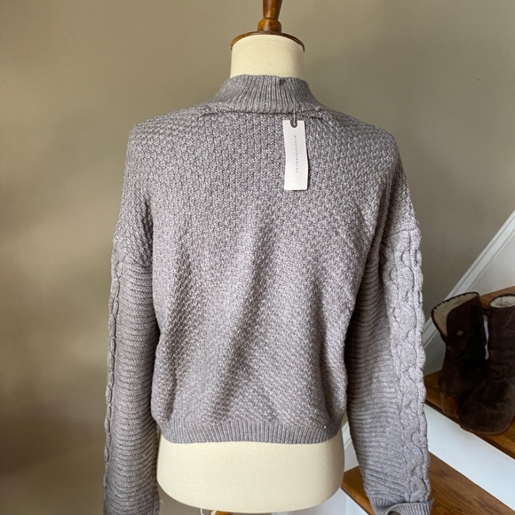 NWT Anthropologie Grey  4SI3NNA Long Sleeve Cropped Cable Sweater Small - Picture 5 of 7